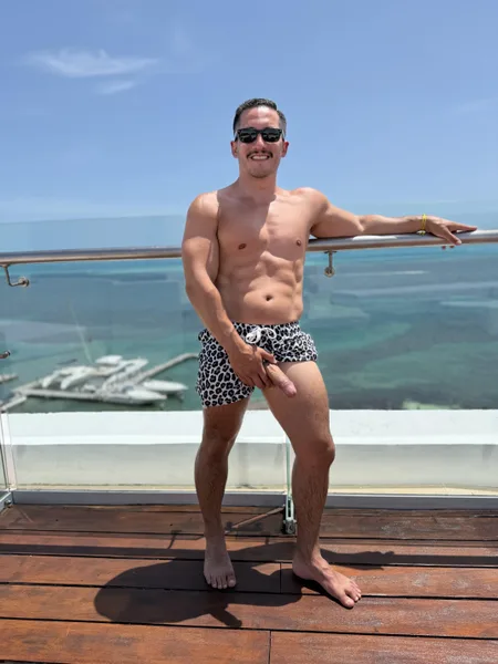 Misbehaving while on vacation 😈