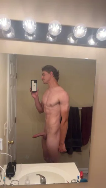 any hot milfs on here??